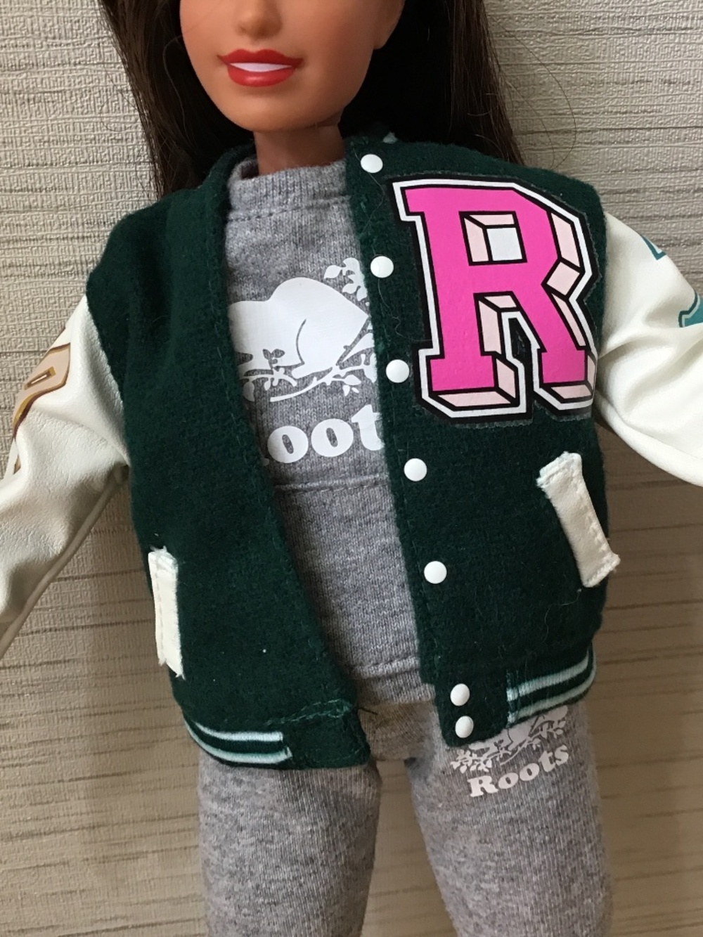 Barbie Roots Clothes - Picture 2 of 14